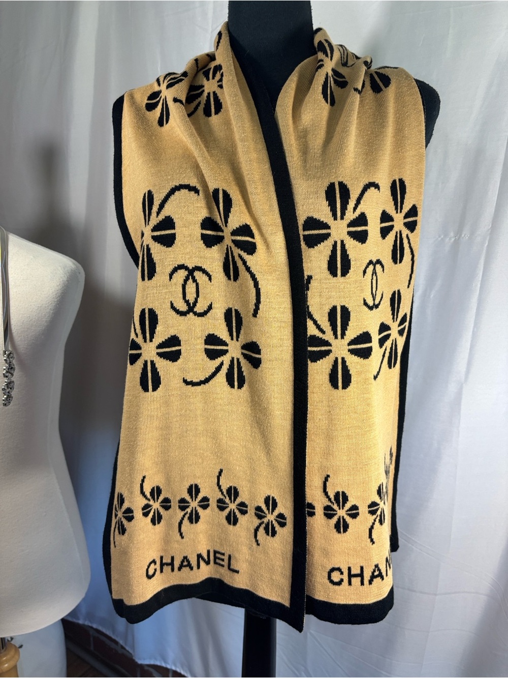 Chanel scarf wool. Authenticity unknown - Picture 2 of 4